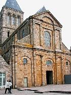 du Mont Saint-Michel à Saint-Malo  - Façade de l'église abbatiale