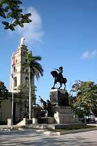 Camaguey - Statue d'Agramonte et Cathdrale