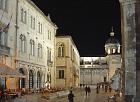 Dubrovnik  - Cathdrale au fond et Palais du Recteur  gauche